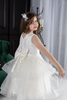 فستان بناتي عرائسي كلوش دانتيل صدر نازل فيونكه بال...