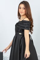 فستان سهرة أسود ملكي للسن المحير