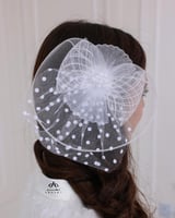 فيونكة شعر لون أبيض