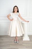 فستان سهره بناتي تفته ستان صدر تطريز لون بيج