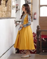 فستان يوم التأسيس سن محير كموني