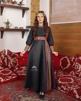 فستان يوم التأسيس السن المحير مع شال