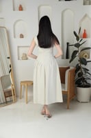 فستان نسائي أنيق كتان بيج بقصة أنثوية وتطريز فاخر