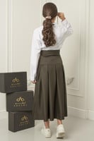 مريول طقم بلوزة وتنورة زيتي بتصميم كلاسيكي راقي