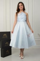 فستان لانا الراقي دانتيل مطرز .. فستان السن المحير