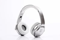 باستك - سماعة راس وايرلس مع سبيكر 2 في 1 لون فضي