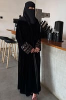 زهور - عباية شتوية