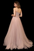 فستان سهرة مكشوف الكتفين