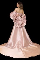 فستان سهرة مكشوف الكتفين