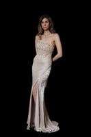 فستان سهرة مكشوف الكتفين درابيه