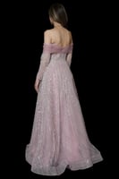 فستان سهرة مطرز بالخرز مكشوف الكتفين مع اكمام