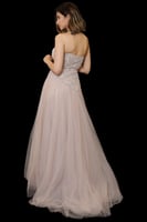 فستان سهرة ترتر مكشوف الكتفين