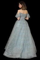 فستان سهرة مكشوف الكتفين