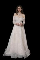 فستان سهرة مطرز بالخرز مكشوف الكتفين مع اكمام