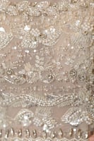 فستان سهرة مكشوف الكتفين