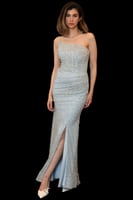 فستان سهرة مكشوف الكتفين