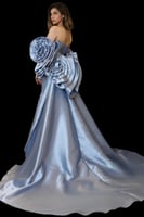 فستان سهرة مكشوف الكتفين