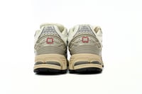 。New Balance 1906 Beige
