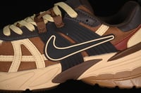 V2K RUN LIGHT BRITISH TAN/SESAME/PICANTE RED