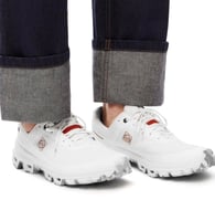 Loewe X On cloudventure runningl