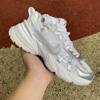 V2K RUN - Metallic Silver White