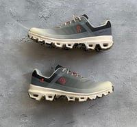 Loewe X On cloudventure running