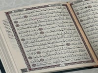 مصحف ورقي مع التفسير بأحجام مختلفة بالرسم العثماني...