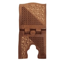 حامل مصحف خشبي مزخرف خفيف الوزن