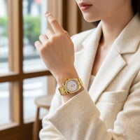 ساعة نسائية بفصوص زركون باللون الذهبي