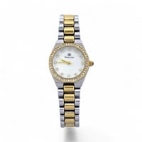 ساعة يد نسائية باللون الفضي ذهبي