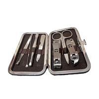 مجموعة أدوات تقليم الأظافر