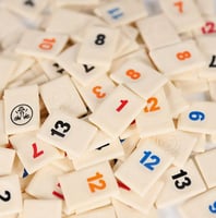 لعبة Rummikub لعبة لوحية عائلية جماعية حجم كبير