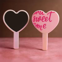 مرآة يد على شكل قلب من سلسلة الوردي اللامع