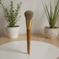 فرشاة كريم أساس مائلة كبيرة من سلسلة هارموني