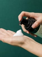 منظف رغوي بمستخلص شجرة الشاي