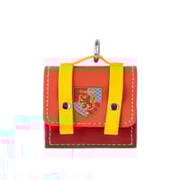 حافظة سماعات ايربودز بشكل شنطة المدرسة من سلسلة ها...