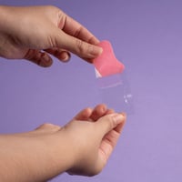 مزيل الرؤوس السوداء بالورد للنساء