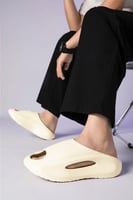 شبشب رياضي للرجال بمقاس 41-42 - بيج