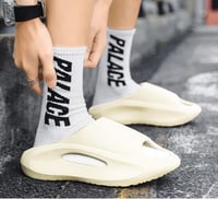 شبشب رياضي للرجال بمقاس 41-42 - بيج