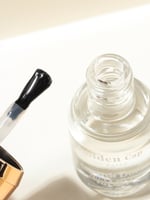 طلاء أظافر زيتي من جولدن كاب رقم 01 - طبقة علوية ش...