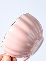 كوب قهوة سيراميك بزخرفة ذهبية 210 مل - وردي