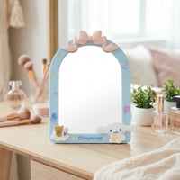 مرآة زينة بتصميم فيونكة من مجموعة هلو كيتي آند فري...