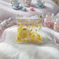 ميدالية على شكل حلوى من سلسلة لغة الزهور هيلو كيتي...