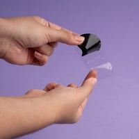 مزيل الرؤوس السوداء بالفحم النباتي للرجال