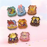 صندوق المفاجآت شارة معدنية من مجموعة ديزني - زوتوب...