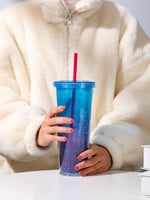 كوب مشروب بلاستيك بألوان متدرجة مع مزاز سعة كبيرة...