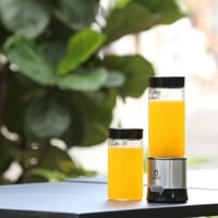 خلاط المشروب الذكي مع قاعدة لشحن جهازك من Qufex