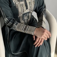 ثوب عسيري زيتي بـ تصميم عصري #1