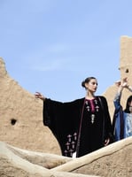 ثوب المتفت بـ تصميم عصري