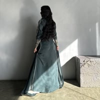 ثوب عسيري زيتي بـ تصميم عصري #1